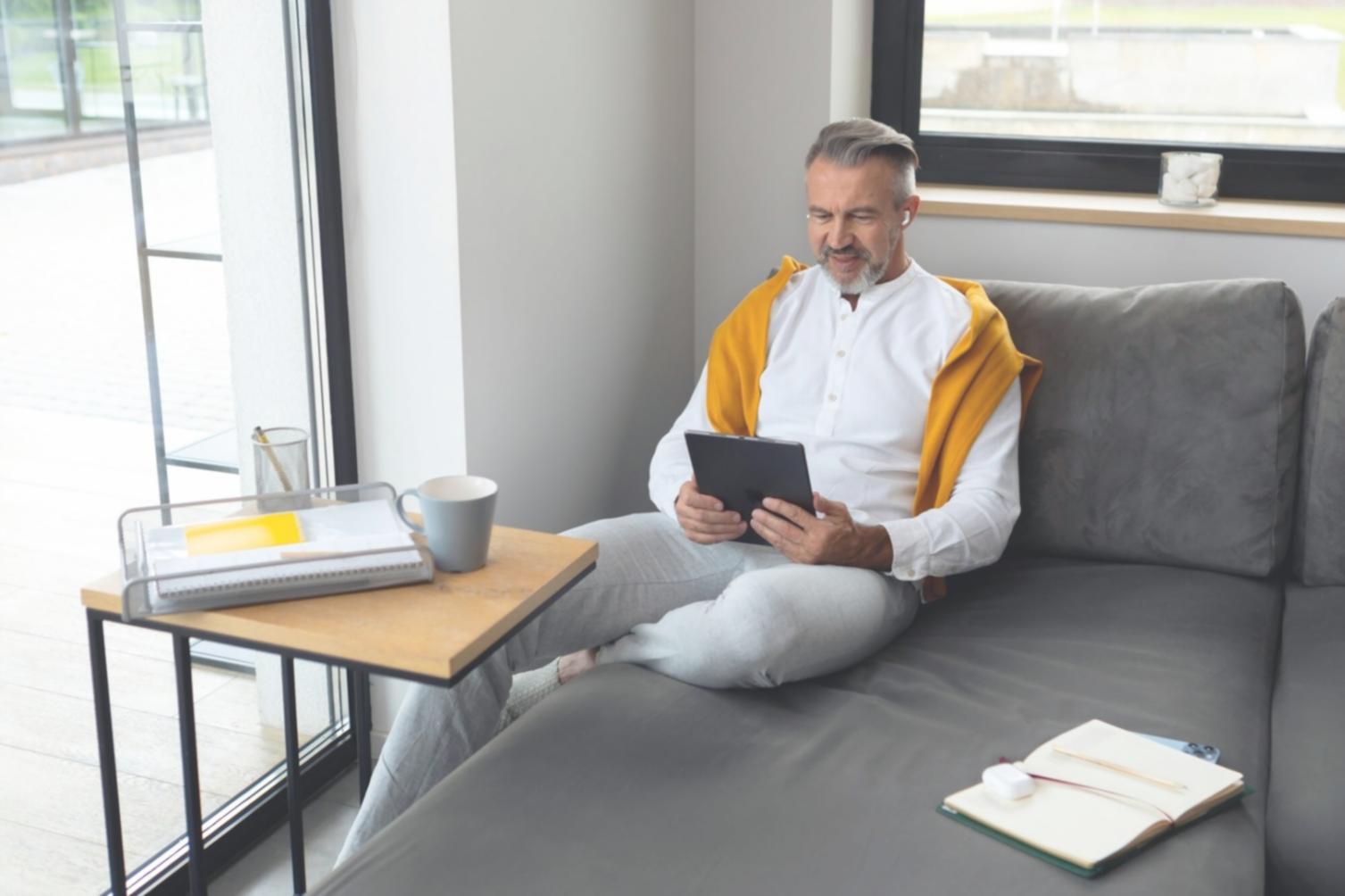 Proceso de trabajo de naxivorylux con documentos y calculadora