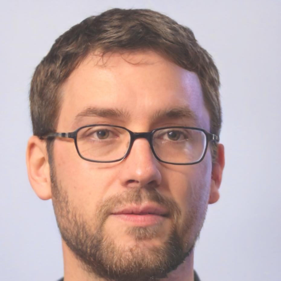 Retrato profesional de Demetrio Vega